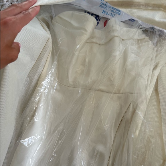 Anthropologie BHLDN Watters Orlie Strapless Corset
Satin Sheath Wedding Gown - Picture 12 of 15